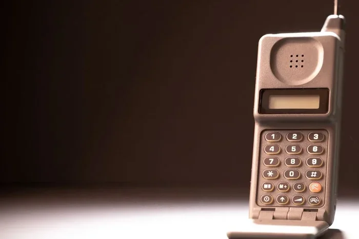 Facts About How the First Cell Phone Was Invented