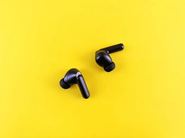 Vuebuds Smart Earbuds How Uws Camera Prototype Rivals Smart Glasses