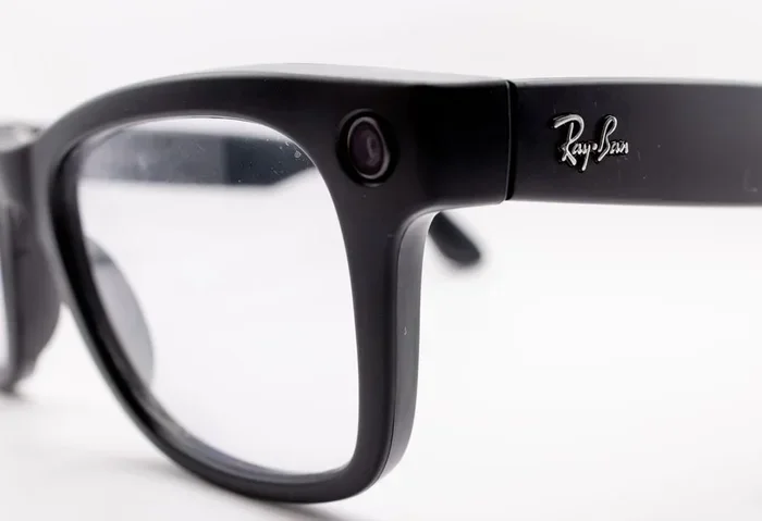 How to Tell If Someone Is Recording You with Smart Glasses