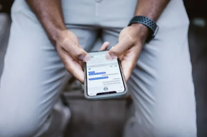 How Can I Read My Text Messages Online from a Tracfone